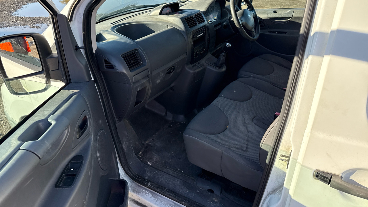 Мало комбе PEUGEOT EXPERT 1000 1.6 HDI 90PS: слика 11