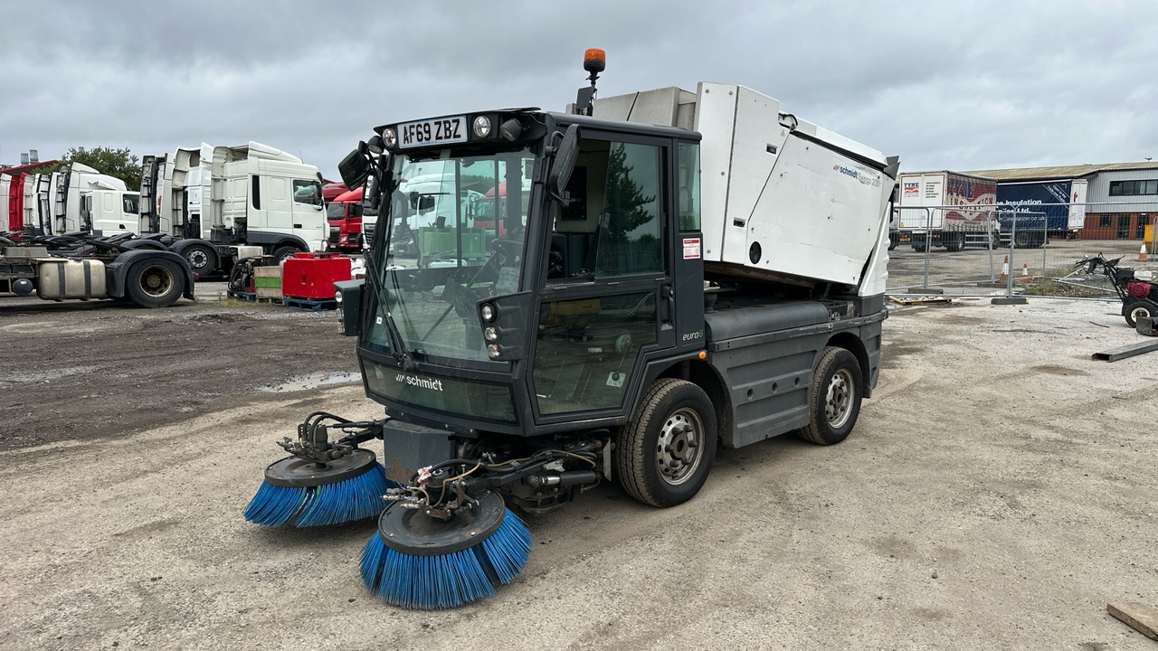 SCHMIDT SWINGO 200+ - Возило за метење: слика 2 SCHMIDT SWINGO 200+ - Возило за метење: слика 2