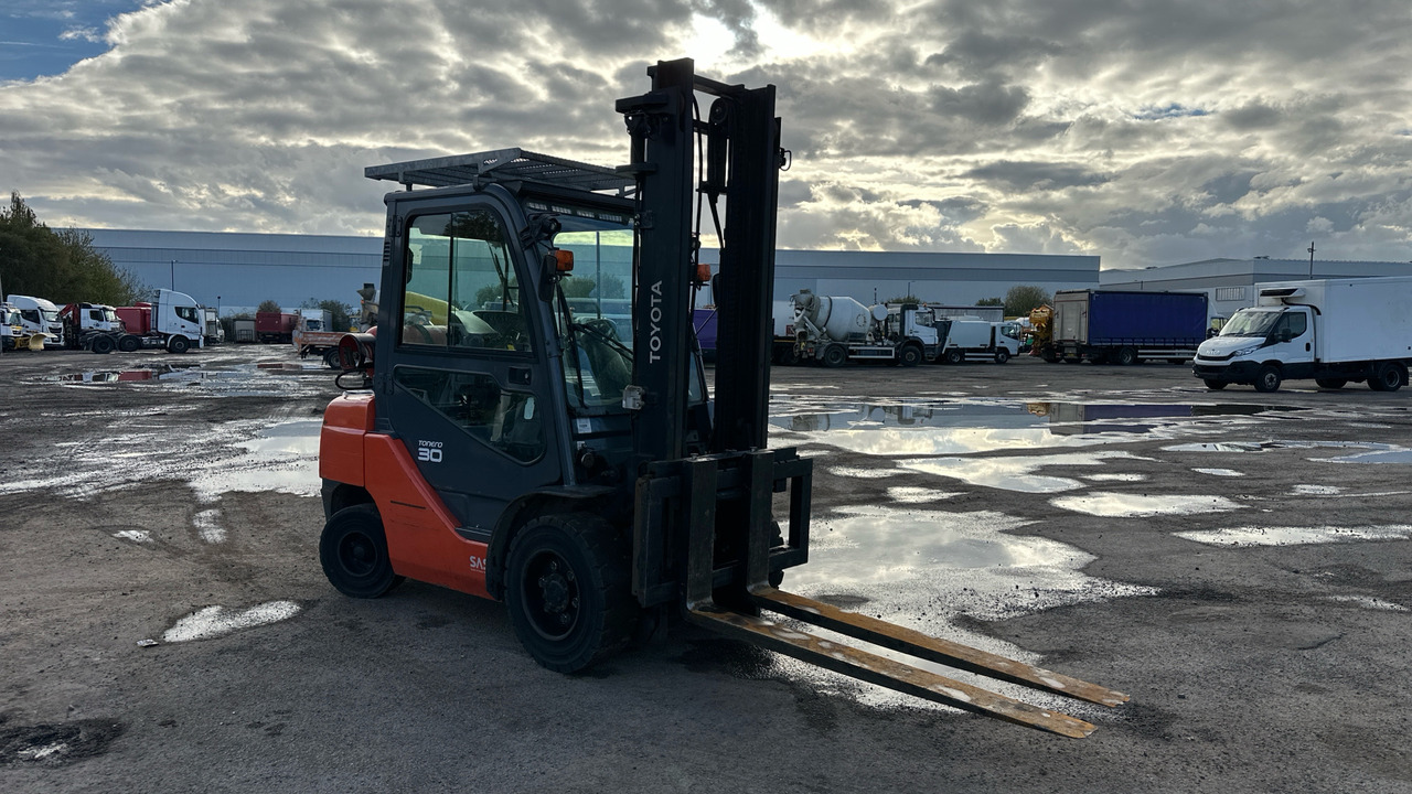 TOYOTA TONERO30 - Градежна опрема: слика 1 TOYOTA TONERO30 - Градежна опрема: слика 1