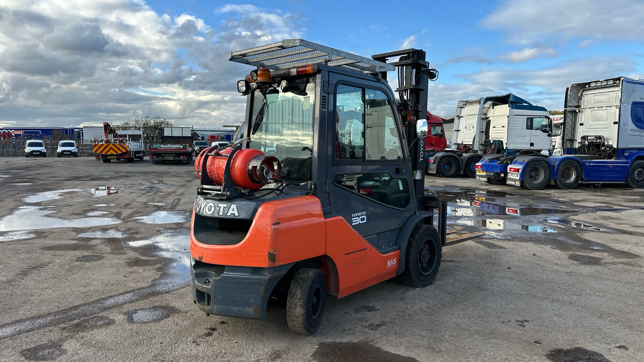 TOYOTA TONERO30 - Градежна опрема: слика 4 TOYOTA TONERO30 - Градежна опрема: слика 4