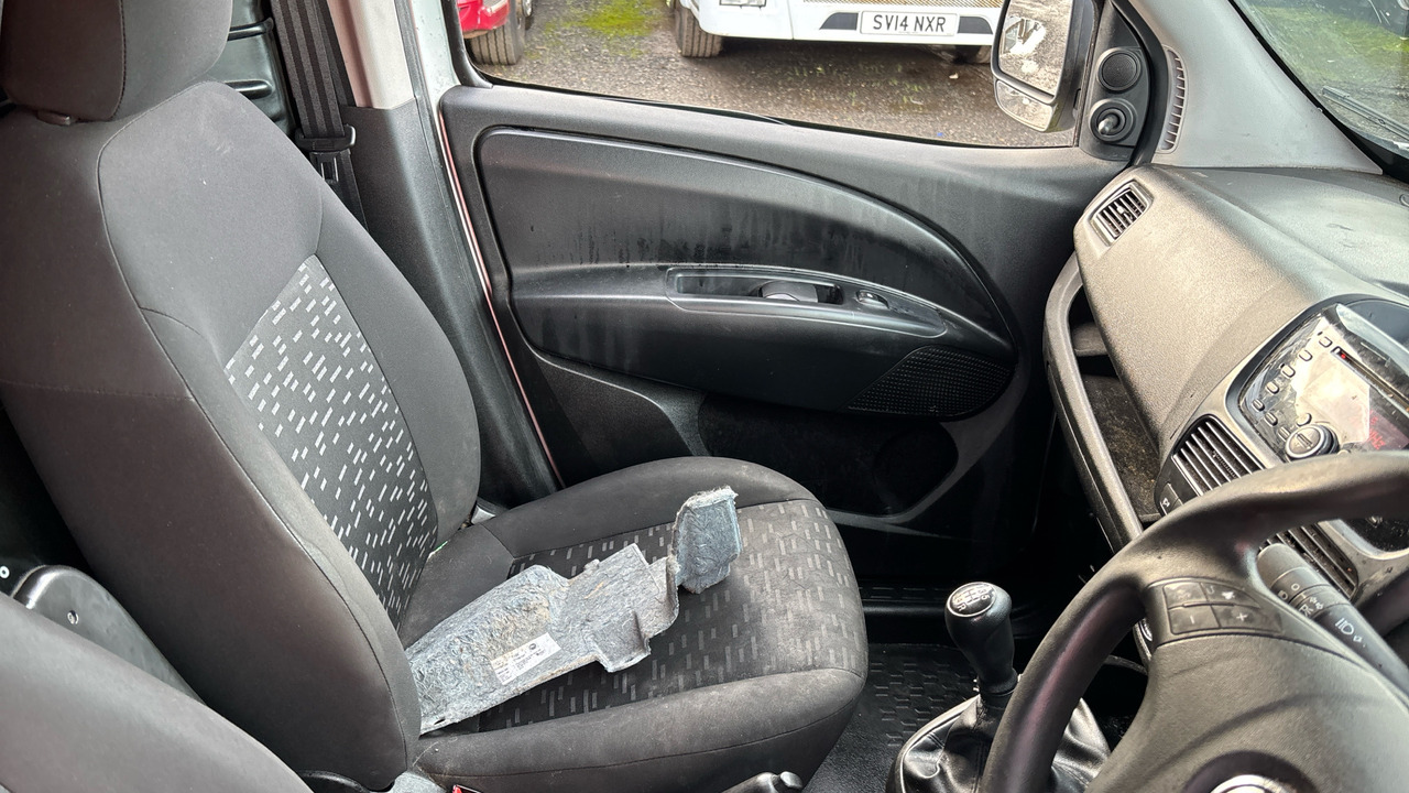 VAUXHALL COMBO 2300 1.3 CDTI 16V ecoFLEX - Мало комбе: слика 5 VAUXHALL COMBO 2300 1.3 CDTI 16V ecoFLEX - Мало комбе: слика 5