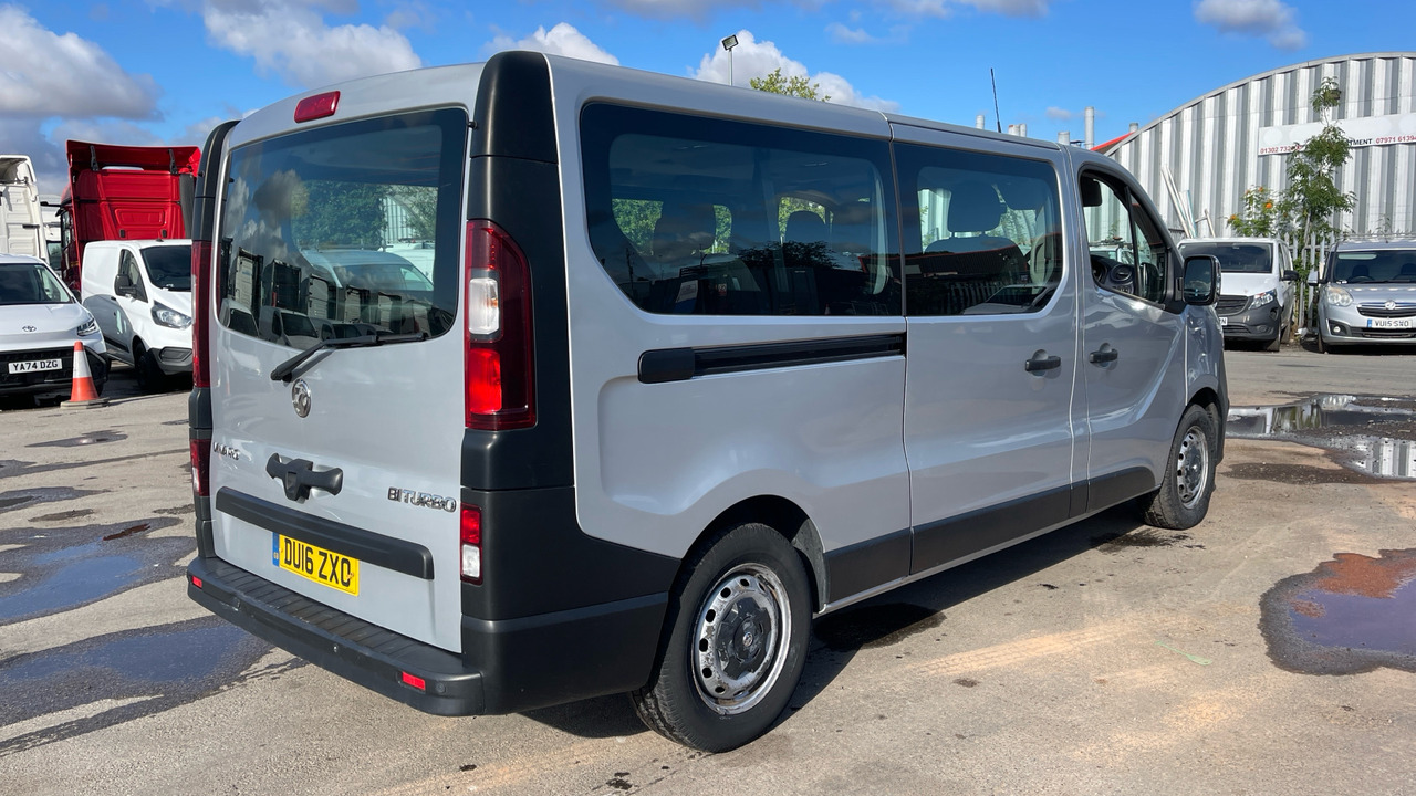 VAUXHALL VIVARO 2900 1.6 CDTI BITURBO 125PS - Минибус, Патничко комбе: слика 4 VAUXHALL VIVARO 2900 1.6 CDTI BITURBO 125PS - Минибус, Патничко комбе: слика 4