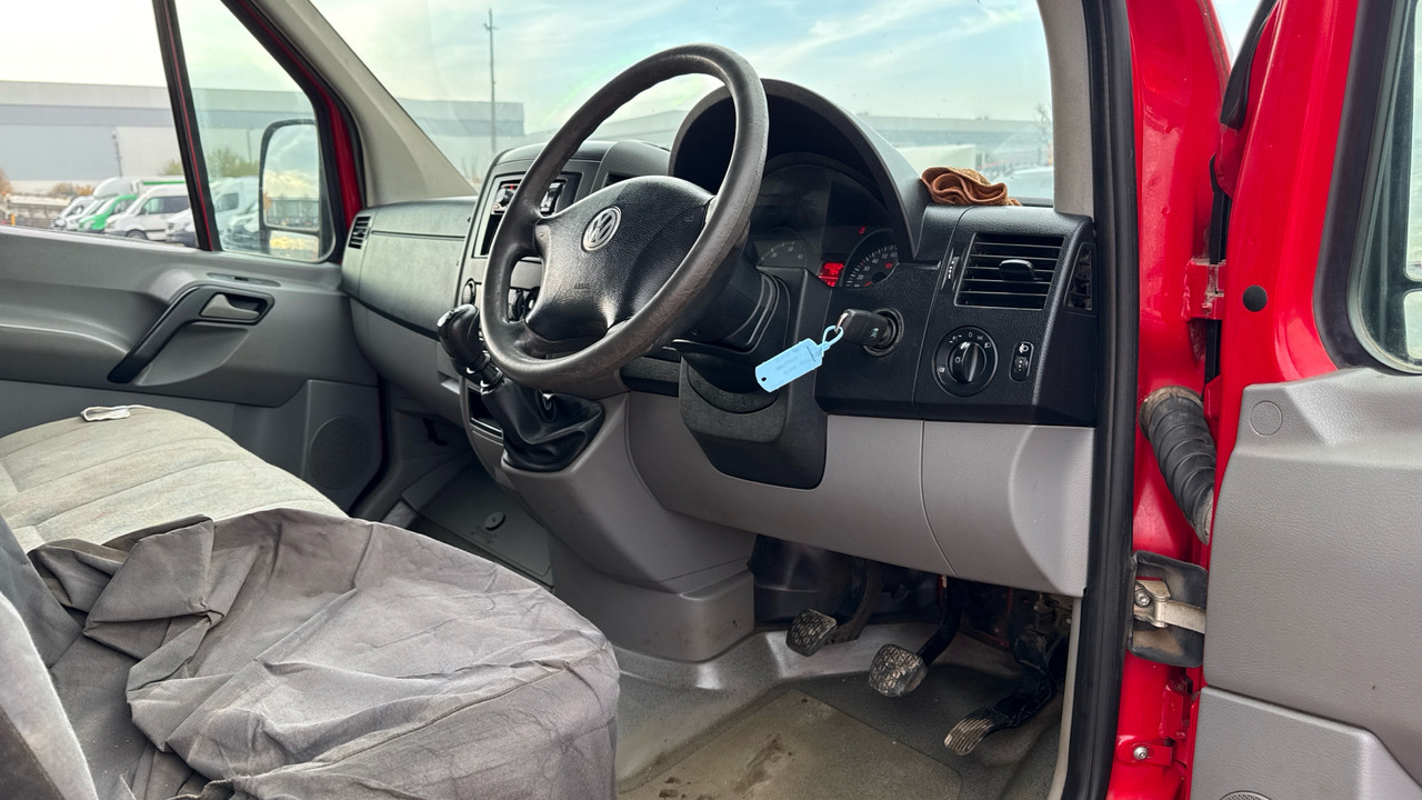 VOLKSWAGEN CRAFTER 35 2.5 BlueTDI 109PS - Товарно комбе: слика 5 VOLKSWAGEN CRAFTER 35 2.5 BlueTDI 109PS - Товарно комбе: слика 5