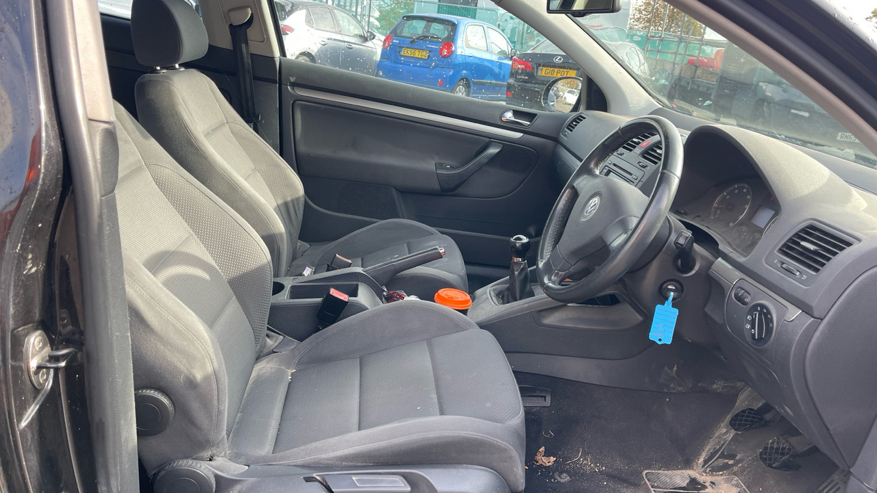 VOLKSWAGEN GOLF 2.0 GT FSI - Хечбек: слика 5 VOLKSWAGEN GOLF 2.0 GT FSI - Хечбек: слика 5