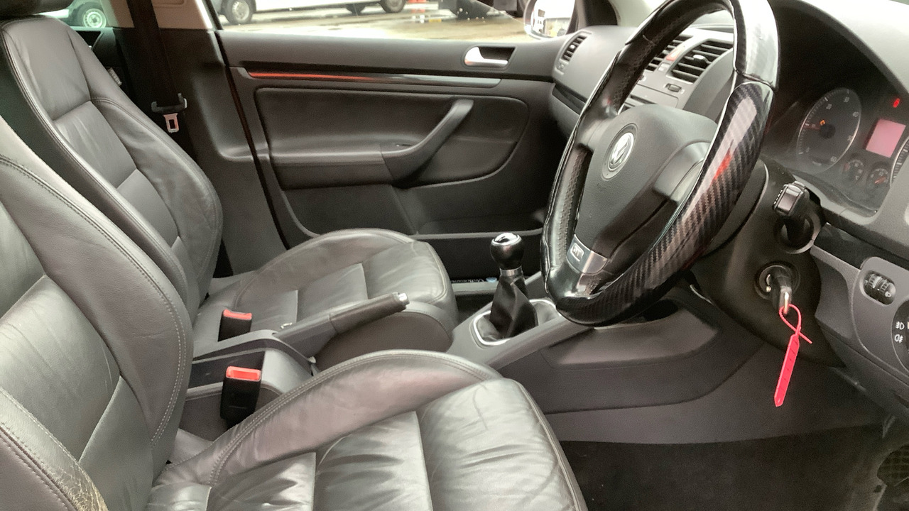 VOLKSWAGEN GOLF GT 2.0 TDI 140PS - Хечбек: слика 5 VOLKSWAGEN GOLF GT 2.0 TDI 140PS - Хечбек: слика 5