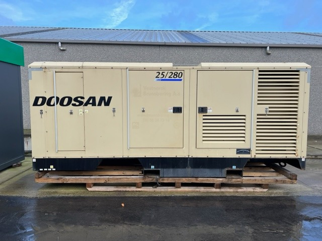 Doosan 25/280 XHP1000WCAT-T4 - Компресор за воздух: слика 1 Doosan 25/280 XHP1000WCAT-T4 - Компресор за воздух: слика 1