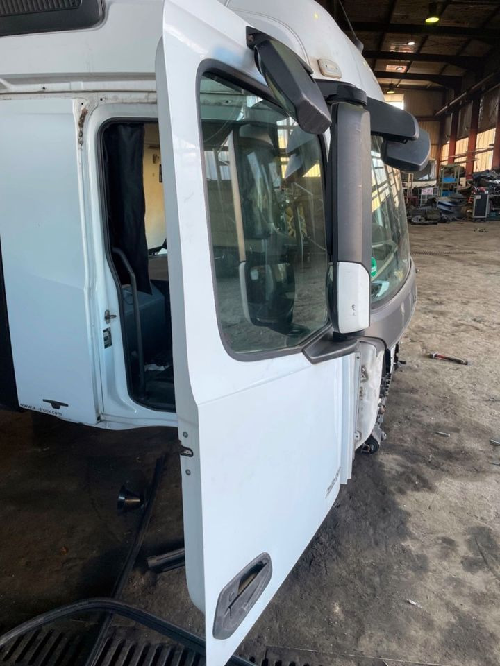 Actros MP4 Beifahrertür, Tür Rechts Weiß Spiegel Innenverkleidung - Врата и делови за Камион: слика 2 Actros MP4 Beifahrertür, Tür Rechts Weiß Spiegel Innenverkleidung - Врата и делови за Камион: слика 2