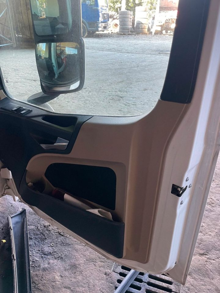 Actros MP4 Beifahrertür, Tür Rechts Weiß Spiegel Innenverkleidung - Врата и делови за Камион: слика 5 Actros MP4 Beifahrertür, Tür Rechts Weiß Spiegel Innenverkleidung - Врата и делови за Камион: слика 5