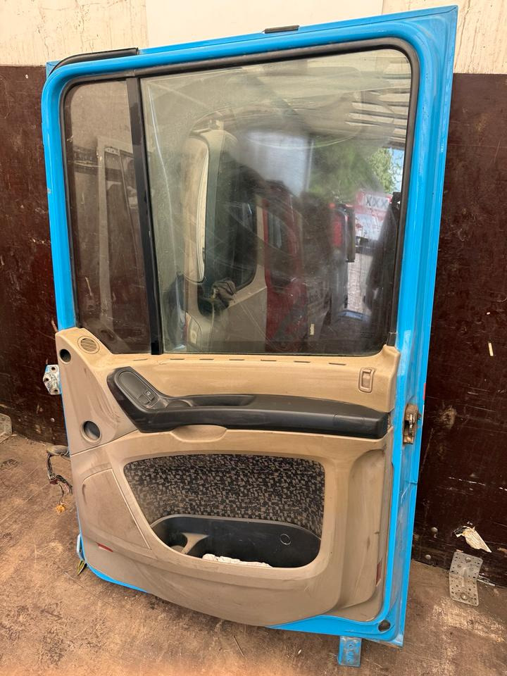 DAF XF 105,460 Beifahrertür Blau Spiegel Innenverkleidung LN 48 - Врата и делови за Камион: слика 2 DAF XF 105,460 Beifahrertür Blau Spiegel Innenverkleidung LN 48 - Врата и делови за Камион: слика 2