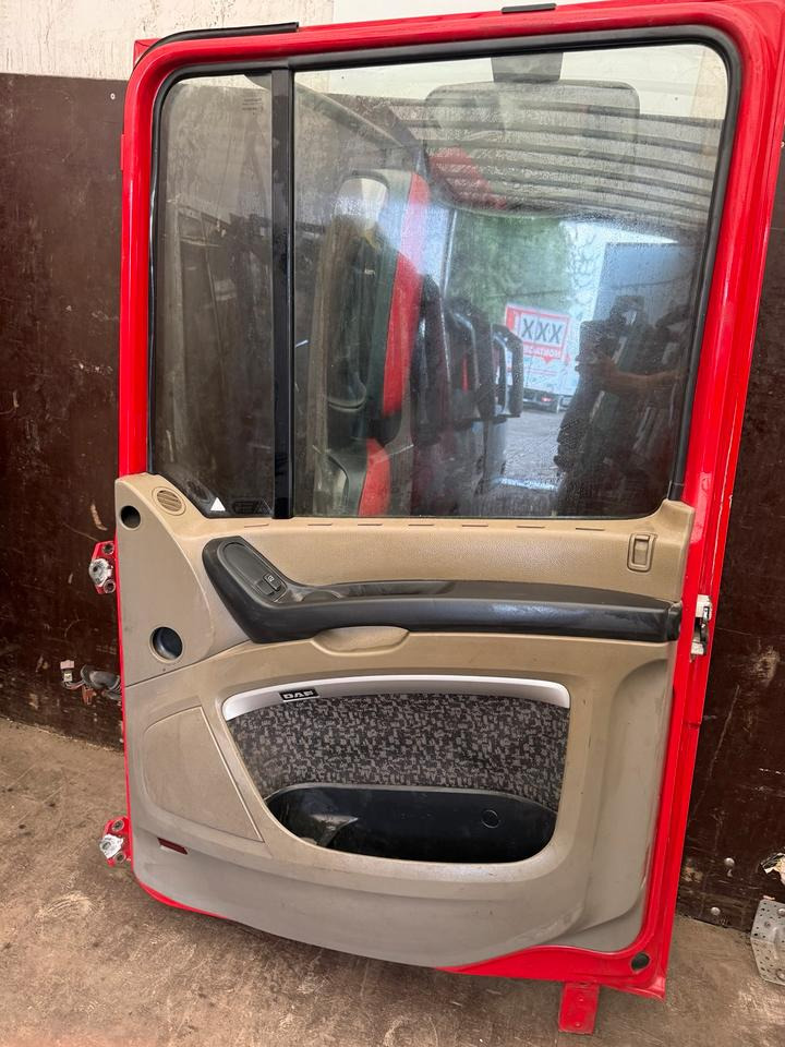 DAF XF 105,460 Beifahrertür Rot Spiegel Innenverkleidung LN 46 - Врата и делови за Камион: слика 3 DAF XF 105,460 Beifahrertür Rot Spiegel Innenverkleidung LN 46 - Врата и делови за Камион: слика 3
