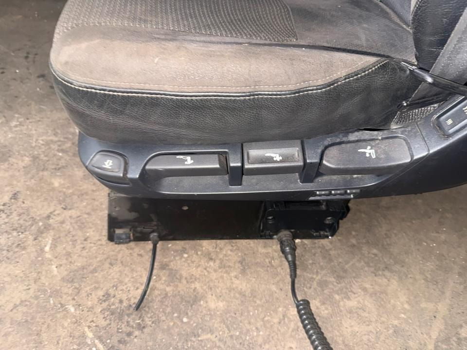 DAF XF 460 Euro 6 Fahrersitz mit Luft - Седиште за Камион: слика 5 DAF XF 460 Euro 6 Fahrersitz mit Luft - Седиште за Камион: слика 5