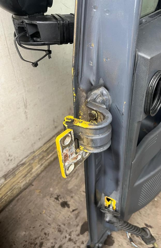 IVECO Stralis 450 Beifahrertür Tür rechts, Spiegel & Verkleidung - Врата и делови за Камион: слика 4 IVECO Stralis 450 Beifahrertür Tür rechts, Spiegel & Verkleidung - Врата и делови за Камион: слика 4