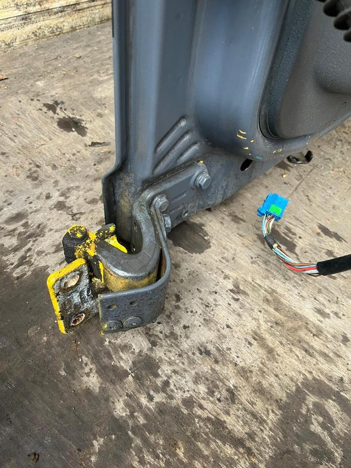 IVECO Stralis 450 Beifahrertür Tür rechts, Spiegel & Verkleidung - Врата и делови за Камион: слика 5 IVECO Stralis 450 Beifahrertür Tür rechts, Spiegel & Verkleidung - Врата и делови за Камион: слика 5