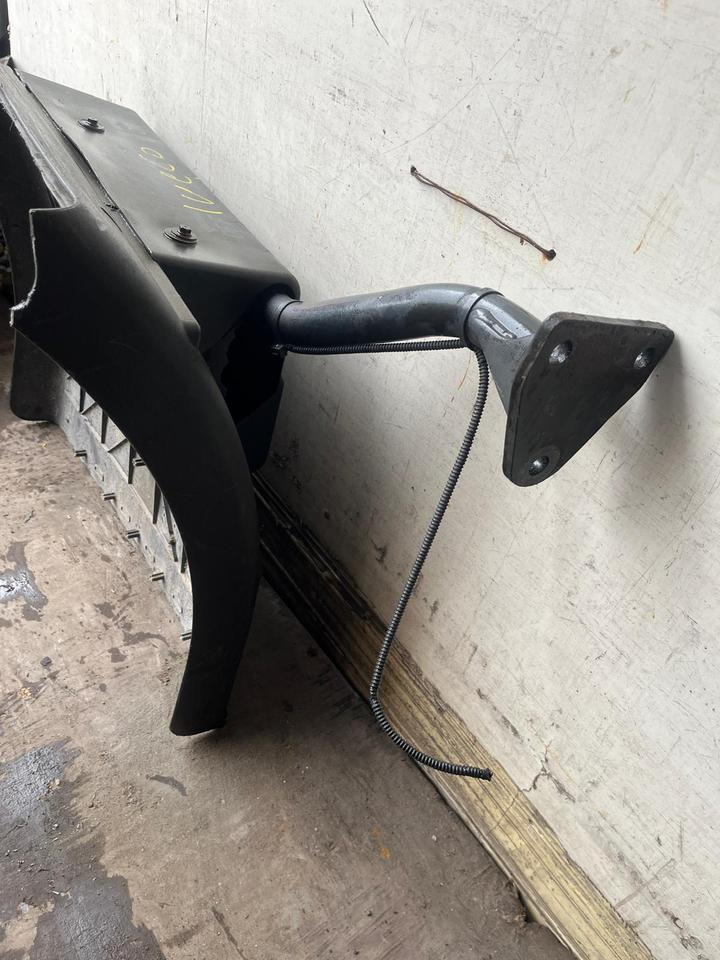 IVECO Stralis 450 Kotflügel vorne rechts 41299389 / 41299388 - Блатобран за Камион: слика 4 IVECO Stralis 450 Kotflügel vorne rechts 41299389 / 41299388 - Блатобран за Камион: слика 4