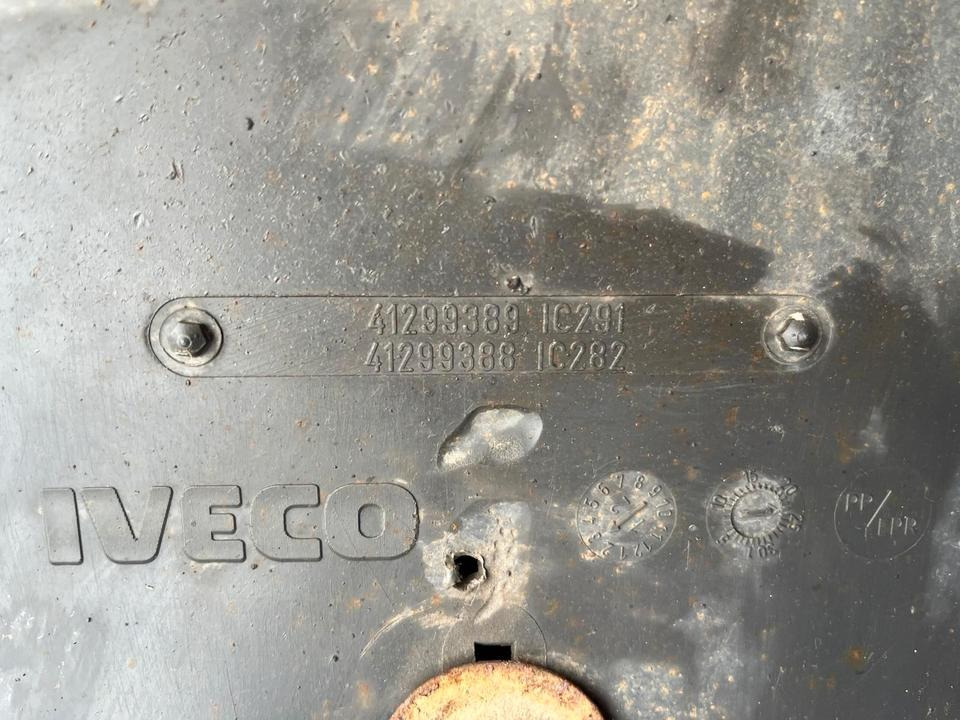 IVECO Stralis 450 Kotflügel vorne rechts 41299389 / 41299388 - Блатобран за Камион: слика 2 IVECO Stralis 450 Kotflügel vorne rechts 41299389 / 41299388 - Блатобран за Камион: слика 2