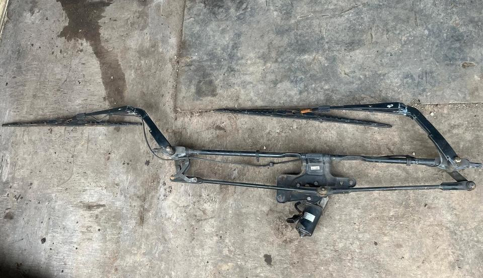 IVECO Stralis Scheibenwischer, Wischergestänge mit Motor 99439637 - Бришач за Камион: слика 1 IVECO Stralis Scheibenwischer, Wischergestänge mit Motor 99439637 - Бришач за Камион: слика 1