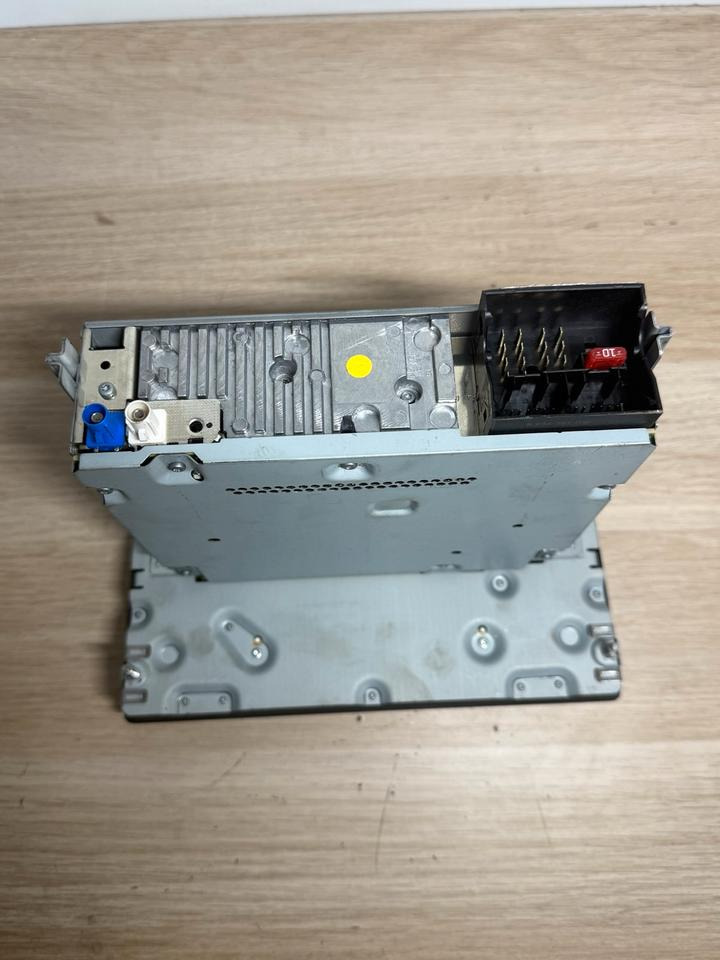 MAN BOSCH Multimedia Radio 81.28100-6026 - Систем за навигација за Камион: слика 4 MAN BOSCH Multimedia Radio 81.28100-6026 - Систем за навигација за Камион: слика 4