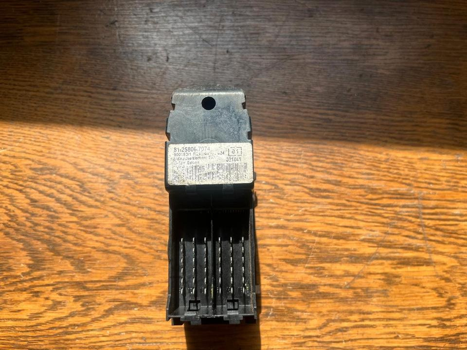 MAN Schalterleiste Fensterheber Schalter 81258067074 - Прозорец и делови за Камион: слика 3 MAN Schalterleiste Fensterheber Schalter 81258067074 - Прозорец и делови за Камион: слика 3