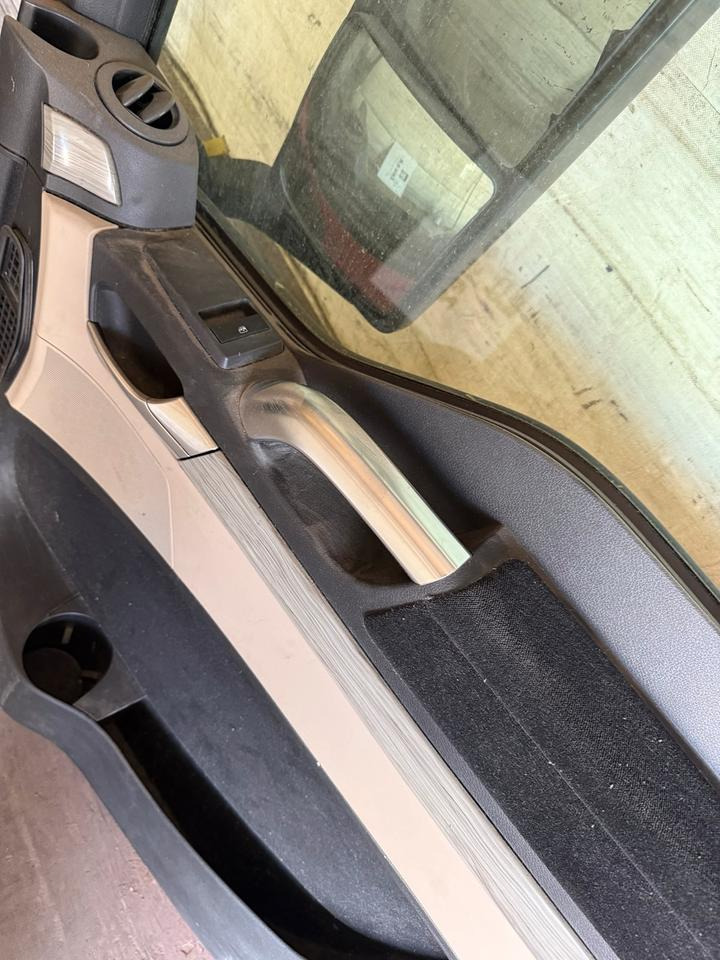 MAN TGX Beifahrertür Rot Spiegel Innenverkleidung LN 62 - Врата и делови за Камион: слика 4 MAN TGX Beifahrertür Rot Spiegel Innenverkleidung LN 62 - Врата и делови за Камион: слика 4