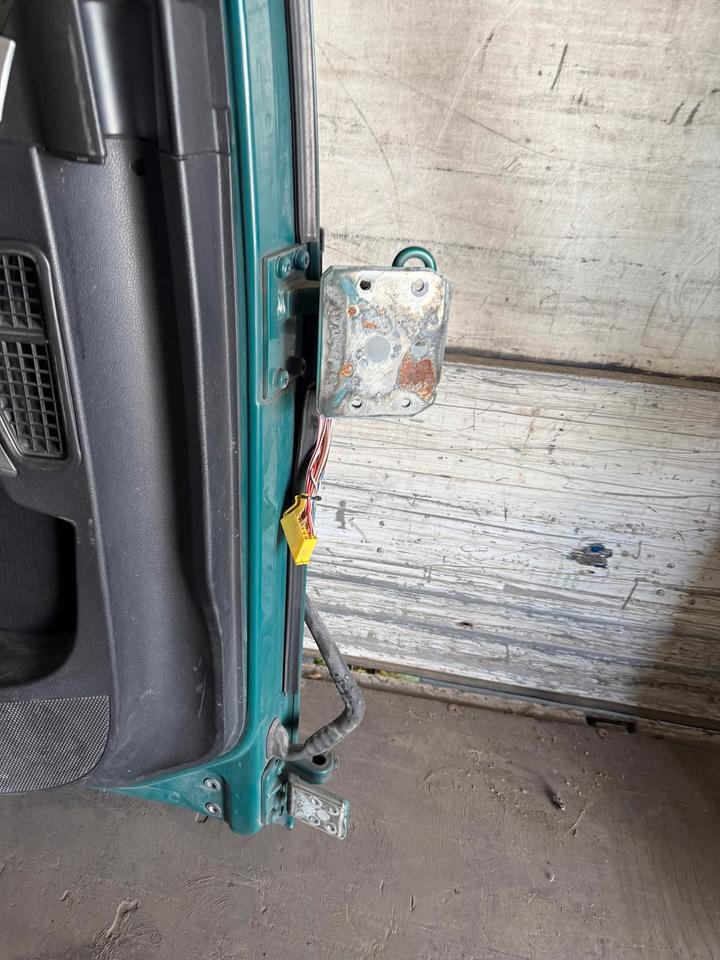 MAN TGX Fahrertür Grün Spiegel Innenverkleidung LN 60 - Врата и делови за Камион: слика 3 MAN TGX Fahrertür Grün Spiegel Innenverkleidung LN 60 - Врата и делови за Камион: слика 3