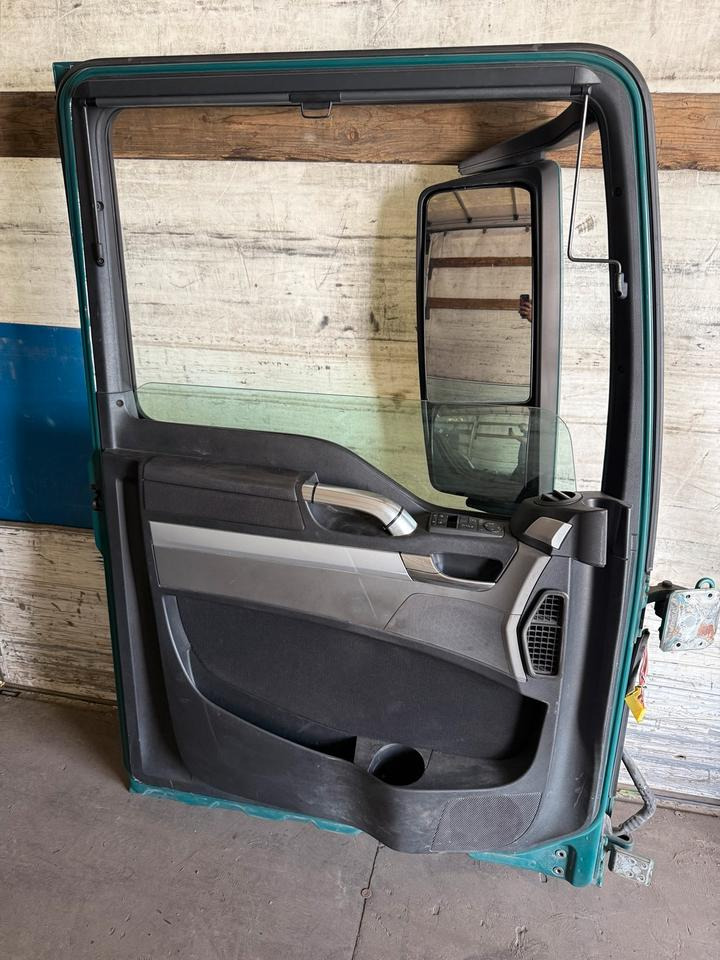 MAN TGX Fahrertür Grün Spiegel Innenverkleidung LN 60 - Врата и делови за Камион: слика 2 MAN TGX Fahrertür Grün Spiegel Innenverkleidung LN 60 - Врата и делови за Камион: слика 2