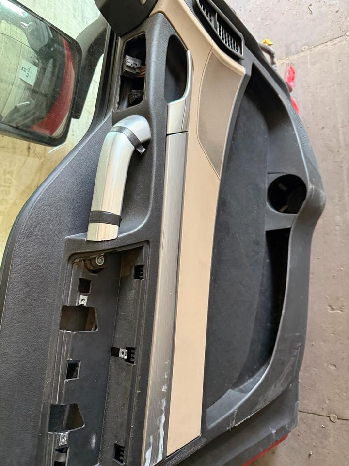 MAN TGX Fahrertür Rot Spiegel Innenverkleidung LN 63 - Врата и делови за Камион: слика 5 MAN TGX Fahrertür Rot Spiegel Innenverkleidung LN 63 - Врата и делови за Камион: слика 5