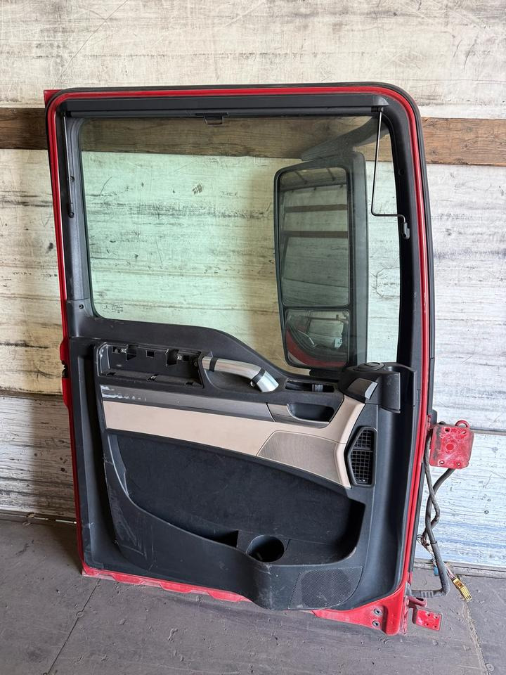 MAN TGX Fahrertür Rot Spiegel Innenverkleidung LN 63 - Врата и делови за Камион: слика 2 MAN TGX Fahrertür Rot Spiegel Innenverkleidung LN 63 - Врата и делови за Камион: слика 2