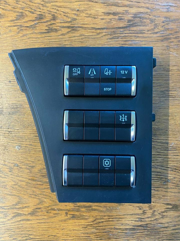 Mercedes Actros MP4 Bedienungspanel A 960 540 02 46 - Кабина и ентериер за Камион: слика 1 Mercedes Actros MP4 Bedienungspanel A 960 540 02 46 - Кабина и ентериер за Камион: слика 1