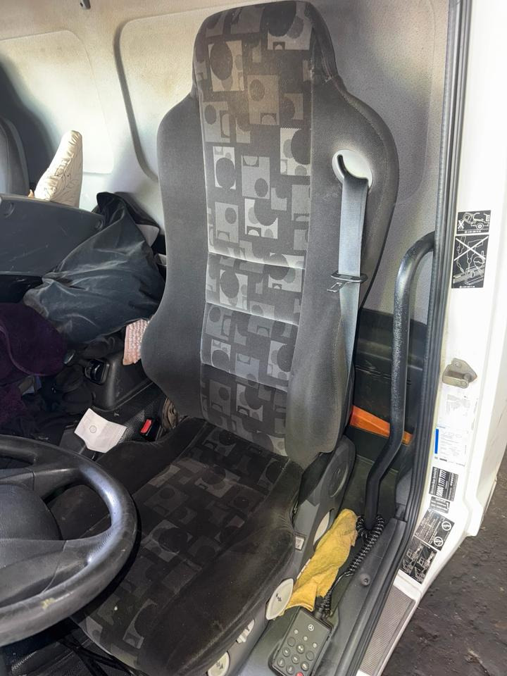 Mercedes Atego 3 Fahrersitz - Седиште за Камион: слика 1 Mercedes Atego 3 Fahrersitz - Седиште за Камион: слика 1