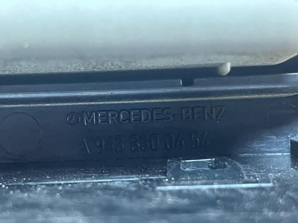 Mercedes Atego Luftdüse Vorne Mitte A9438300454 - Кабина и ентериер за Камион: слика 3 Mercedes Atego Luftdüse Vorne Mitte A9438300454 - Кабина и ентериер за Камион: слика 3