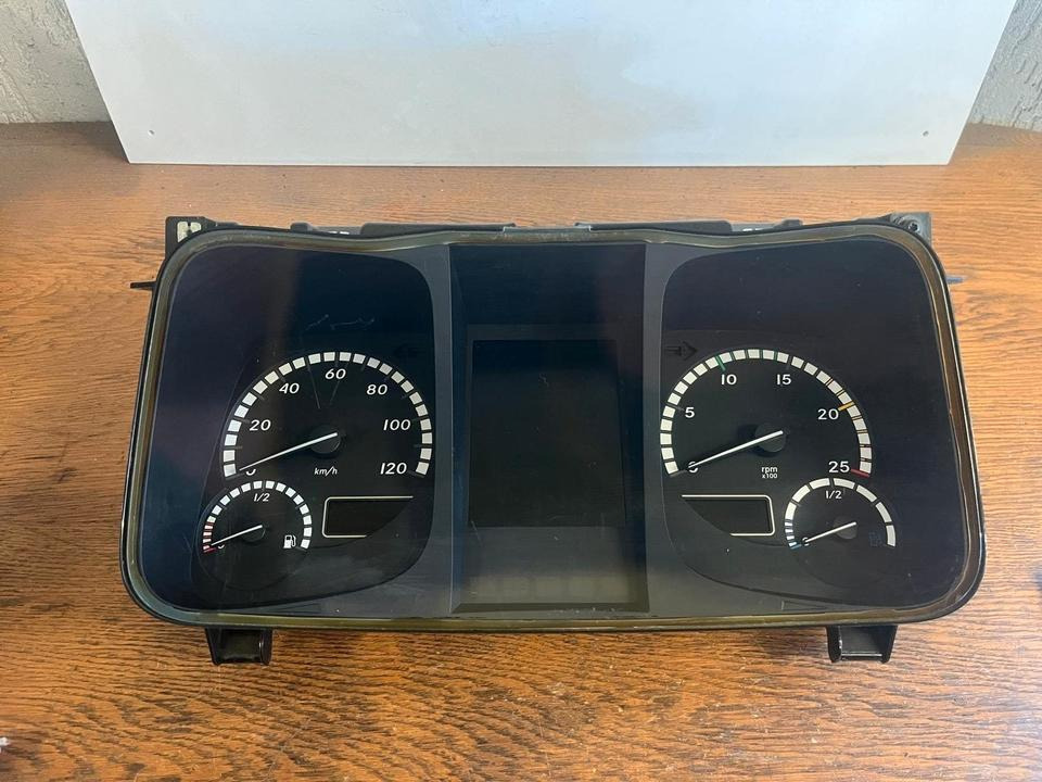 Mercedes Benz Actros MP4 Kombiinstrument / Tacho A0104464621 - Контролна табла за Камион: слика 2 Mercedes Benz Actros MP4 Kombiinstrument / Tacho A0104464621 - Контролна табла за Камион: слика 2
