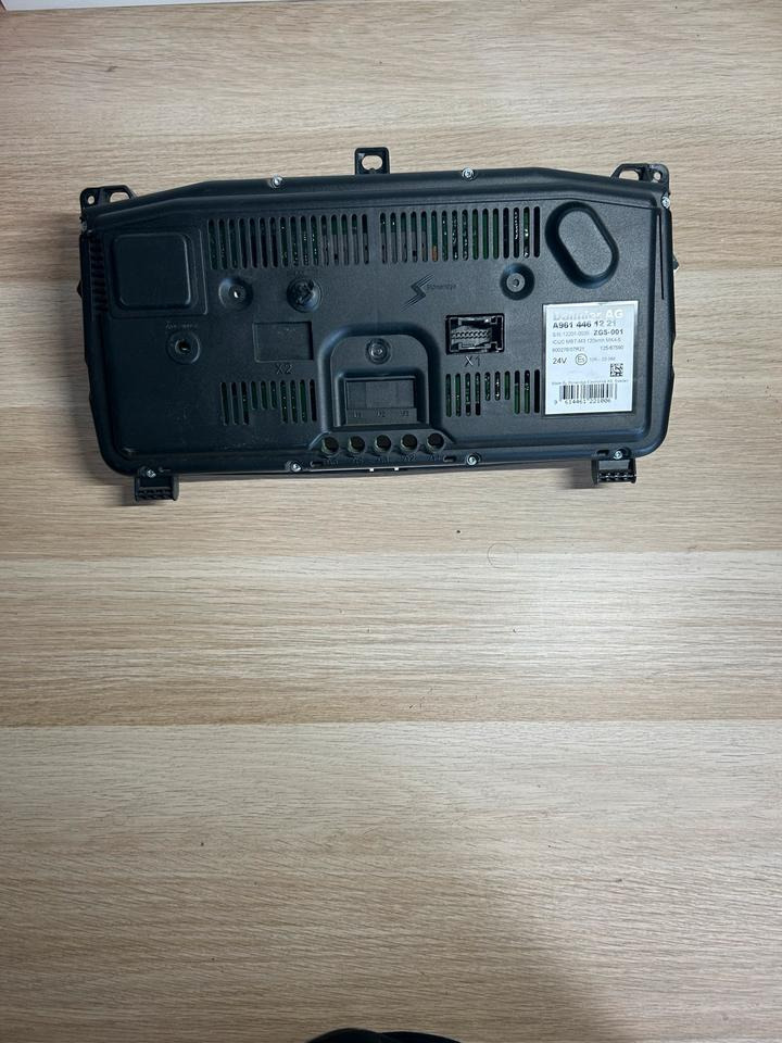 Mercedes Benz Actros MP4 Kombiinstrument/ Tacho A9614461221 - Контролна табла за Камион: слика 3 Mercedes Benz Actros MP4 Kombiinstrument/ Tacho A9614461221 - Контролна табла за Камион: слика 3