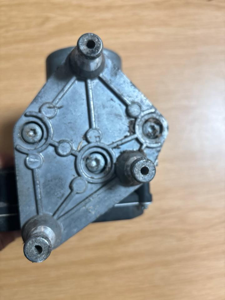 Mercedes Sprinter Hydraulikblock ABS Pumpe 0014462589 - Хидраулика за Камион: слика 3 Mercedes Sprinter Hydraulikblock ABS Pumpe 0014462589 - Хидраулика за Камион: слика 3