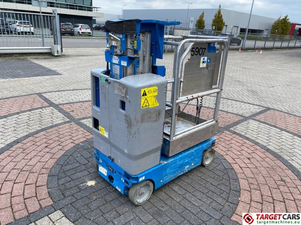 Genie GR15 RunAbout Electric Vertical Mast Lift 652cm - Вертикален јарболски подигнувач: слика 3 Genie GR15 RunAbout Electric Vertical Mast Lift 652cm - Вертикален јарболски подигнувач: слика 3