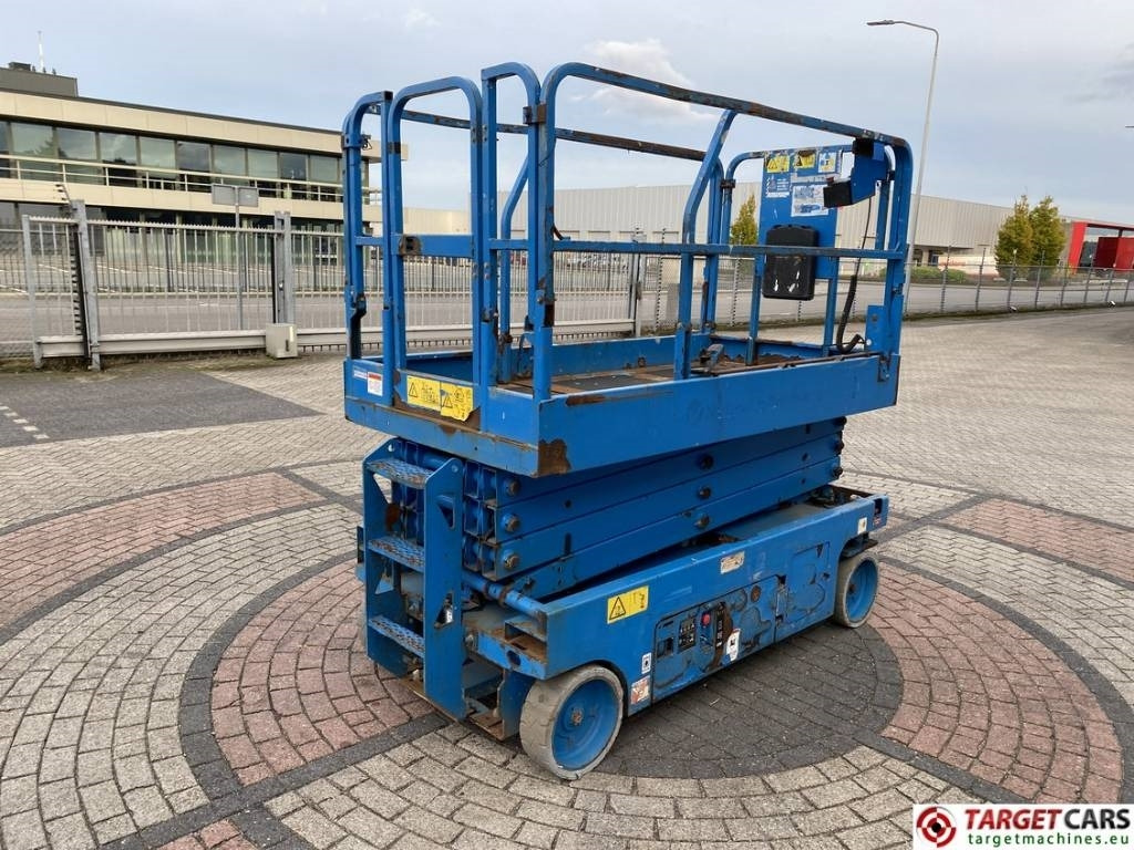 Genie GS-2646 Electric 2646 Scissor Work Lift 992cm - Кревач ножица: слика 3 Genie GS-2646 Electric 2646 Scissor Work Lift 992cm - Кревач ножица: слика 3
