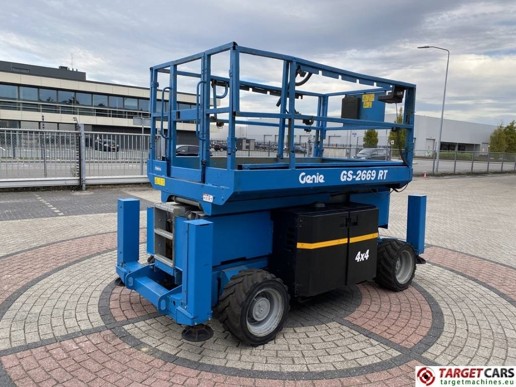 Genie GS-2669RT Diesel 4x4 Scissor Work Lift 1000cm - Кревач ножица: слика 3 Genie GS-2669RT Diesel 4x4 Scissor Work Lift 1000cm - Кревач ножица: слика 3