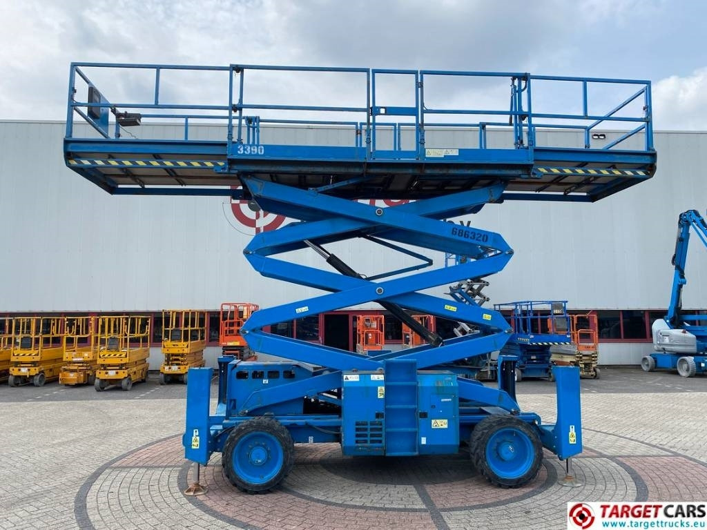 Genie GS-3390RT Diesel 4x4 Scissor Work Lift 1206cm - Кревач ножица: слика 5 Genie GS-3390RT Diesel 4x4 Scissor Work Lift 1206cm - Кревач ножица: слика 5