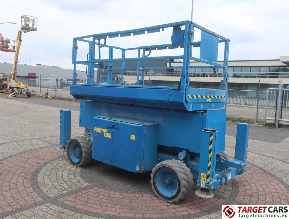 Genie GS-4069DC Electric 4069 Scissor Work Lift 1412cm  - Кревач ножица: слика 2 Genie GS-4069DC Electric 4069 Scissor Work Lift 1412cm  - Кревач ножица: слика 2