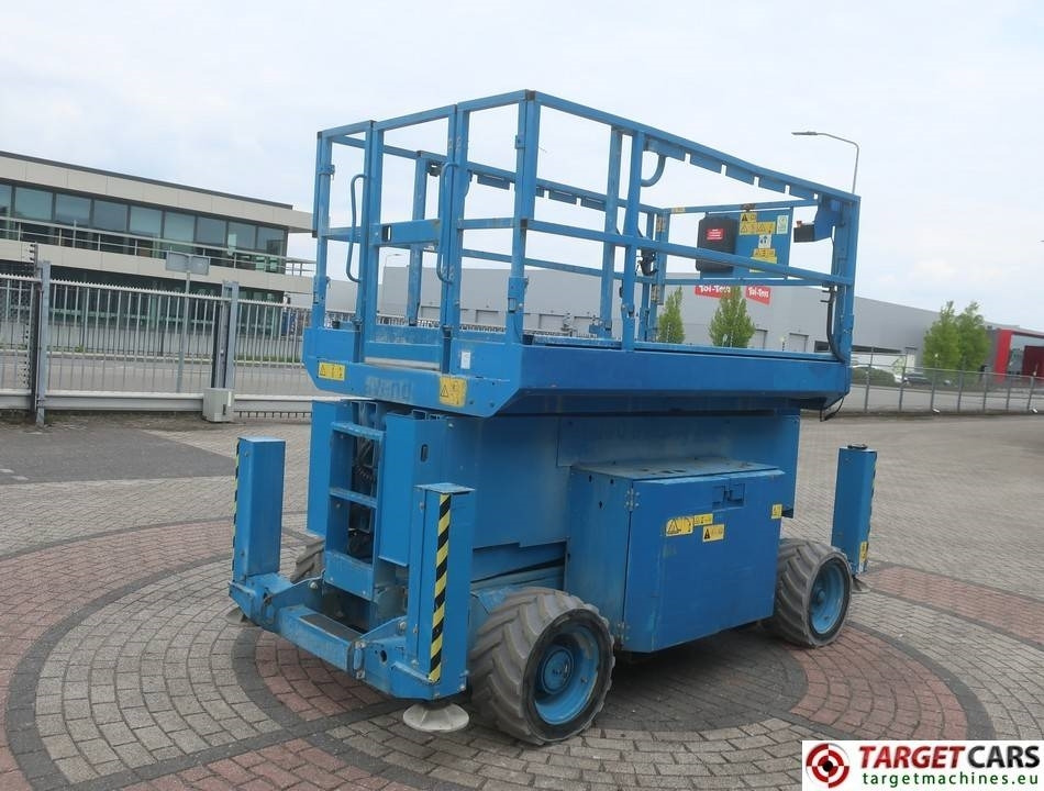 Genie GS-4069DC Electric 4069 Scissor Work Lift 1412cm  - Кревач ножица: слика 3 Genie GS-4069DC Electric 4069 Scissor Work Lift 1412cm  - Кревач ножица: слика 3