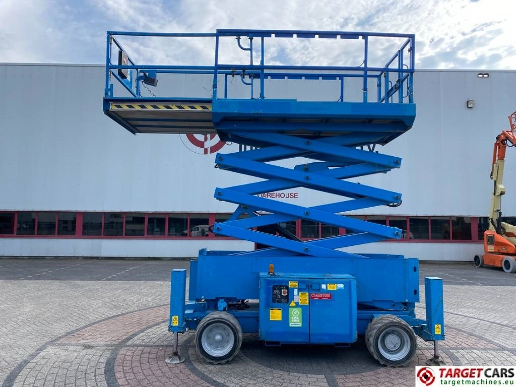 Genie GS-4069DC Electric 4x4 Scissor Work Lift 1412cm  - Кревач ножица: слика 5 Genie GS-4069DC Electric 4x4 Scissor Work Lift 1412cm  - Кревач ножица: слика 5