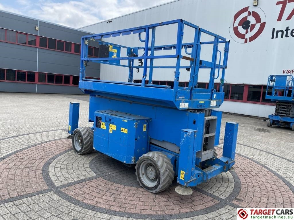 Genie GS-4069DC Electric Scissor Work Lift 1412cm - Кревач ножица: слика 4 Genie GS-4069DC Electric Scissor Work Lift 1412cm - Кревач ножица: слика 4