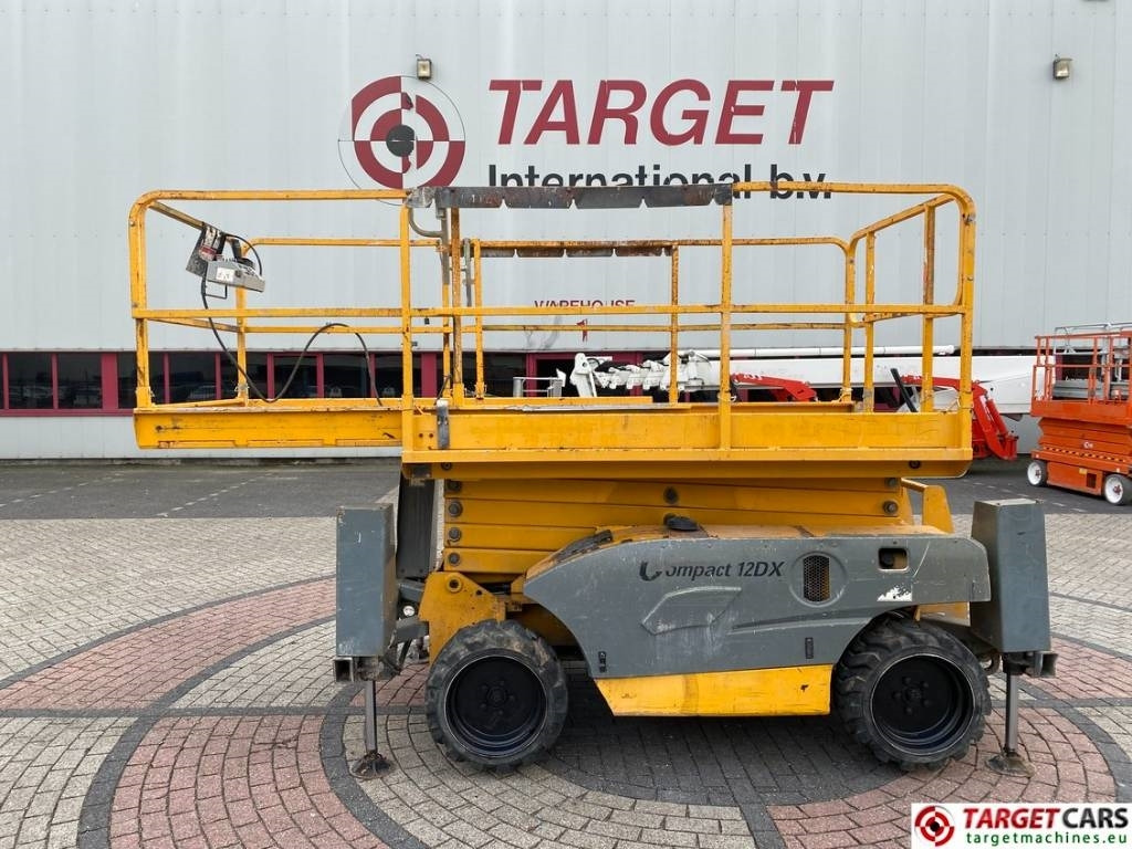 Haulotte Compact 12DX Diesel 4x4 Scissor Work Lift 1206cm - Кревач ножица: слика 5 Haulotte Compact 12DX Diesel 4x4 Scissor Work Lift 1206cm - Кревач ножица: слика 5