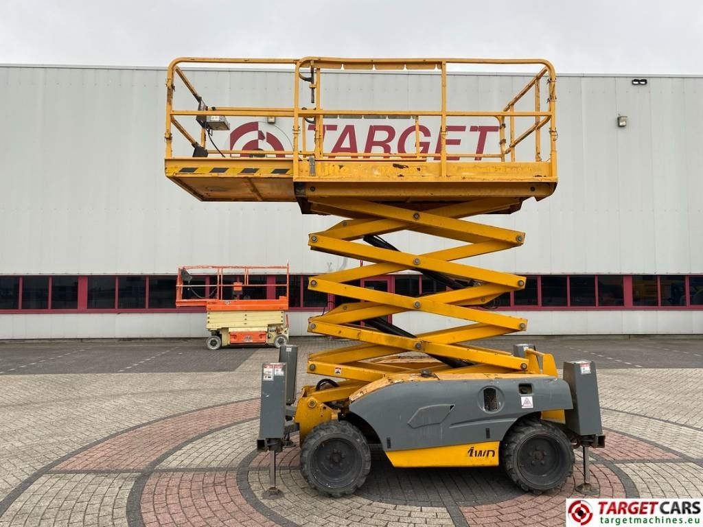 Haulotte Compact 12DX Diesel 4x4 Scissor Work Lift 1206cm - Кревач ножица: слика 5 Haulotte Compact 12DX Diesel 4x4 Scissor Work Lift 1206cm - Кревач ножица: слика 5