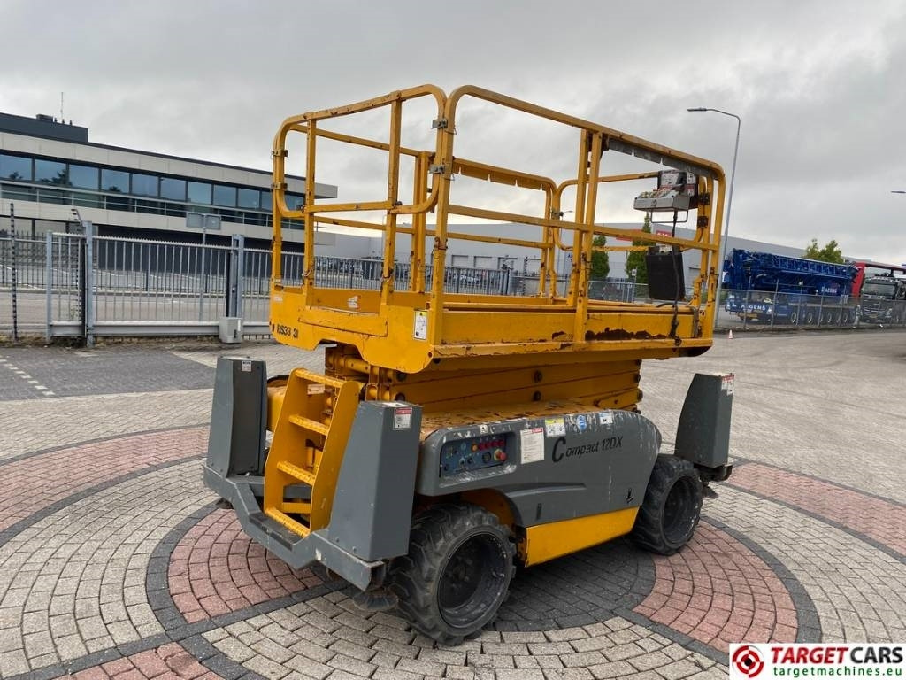 Haulotte Compact 12DX Diesel 4x4 Scissor Work Lift 1206cm - Кревач ножица: слика 3 Haulotte Compact 12DX Diesel 4x4 Scissor Work Lift 1206cm - Кревач ножица: слика 3