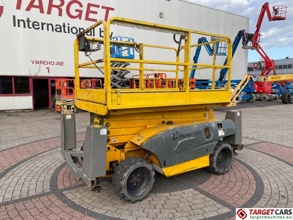 Haulotte Compact 12DX Diesel 4x4 Scissor Work Lift 1206cm - Кревач ножица: слика 1 Haulotte Compact 12DX Diesel 4x4 Scissor Work Lift 1206cm - Кревач ножица: слика 1