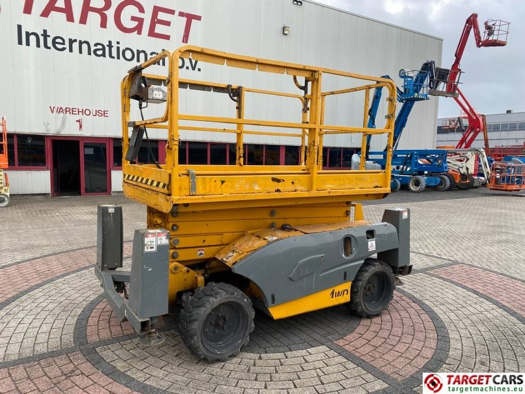 Haulotte Compact 12DX Diesel 4x4 Scissor Work Lift 1206cm - Кревач ножица: слика 1 Haulotte Compact 12DX Diesel 4x4 Scissor Work Lift 1206cm - Кревач ножица: слика 1