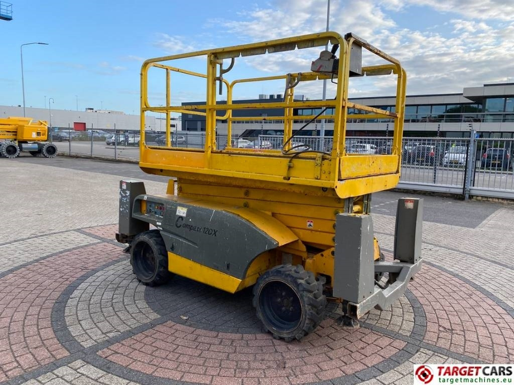 Haulotte Compact 12DX Diesel 4x4 Scissor Work Lift 1206cm - Кревач ножица: слика 2 Haulotte Compact 12DX Diesel 4x4 Scissor Work Lift 1206cm - Кревач ножица: слика 2
