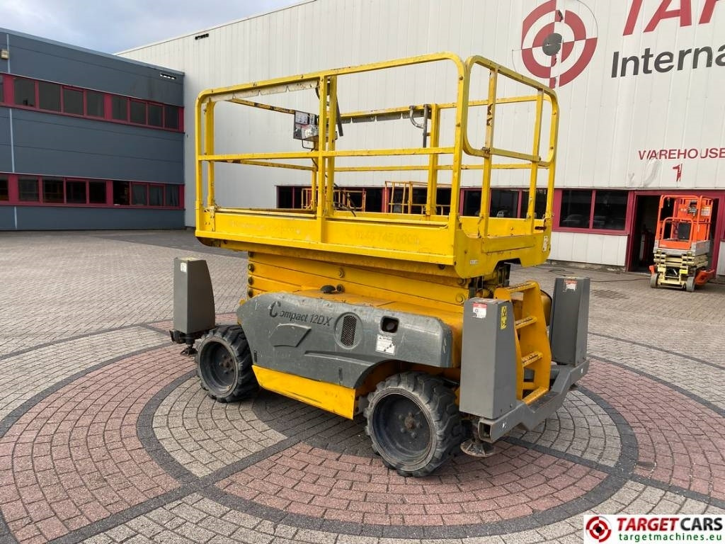 Haulotte Compact 12DX Diesel 4x4 Scissor Work Lift 1206cm - Кревач ножица: слика 4 Haulotte Compact 12DX Diesel 4x4 Scissor Work Lift 1206cm - Кревач ножица: слика 4