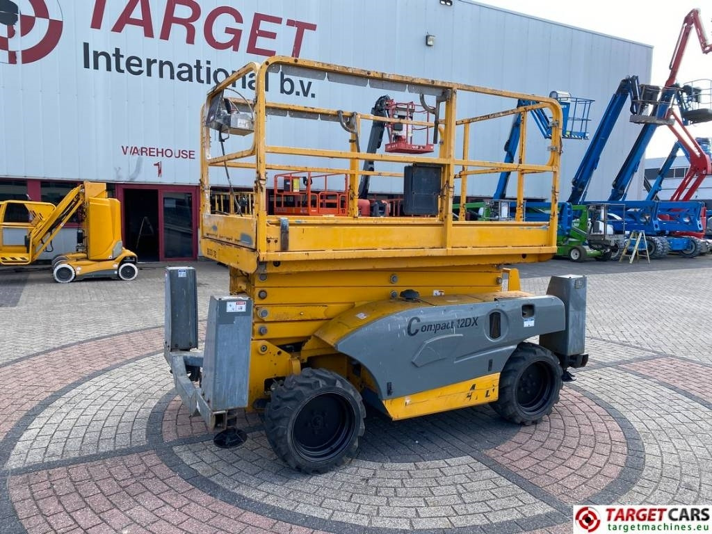 Haulotte Compact 12DX Diesel 4x4 Scissor Work Lift 1206cm - Кревач ножица: слика 1 Haulotte Compact 12DX Diesel 4x4 Scissor Work Lift 1206cm - Кревач ножица: слика 1