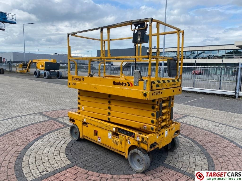 Haulotte Compact 14 Electric Scissor Work Lift 1385cm - Кревач ножица: слика 2 Haulotte Compact 14 Electric Scissor Work Lift 1385cm - Кревач ножица: слика 2